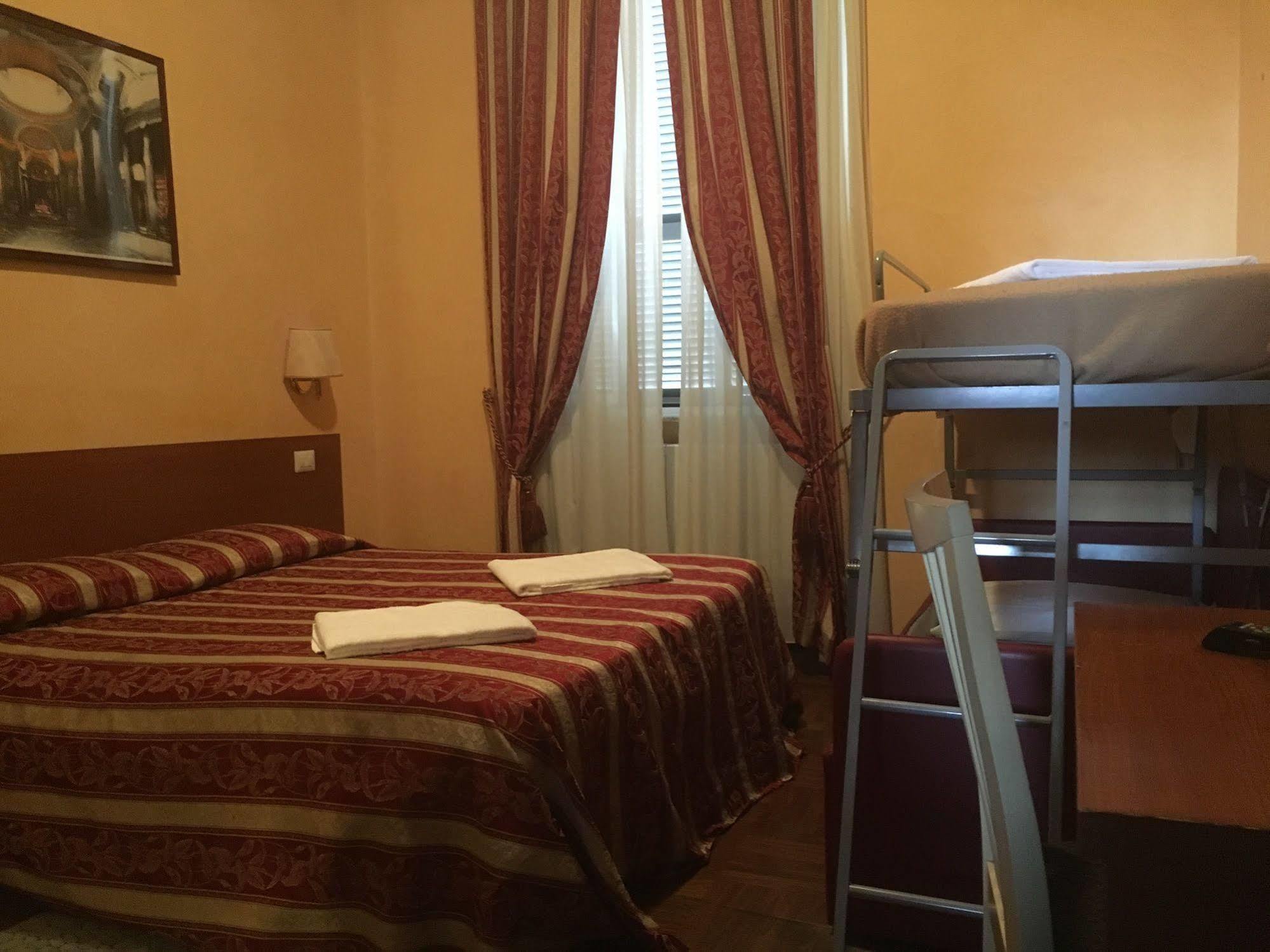 Hotel Divine Roma Esterno foto