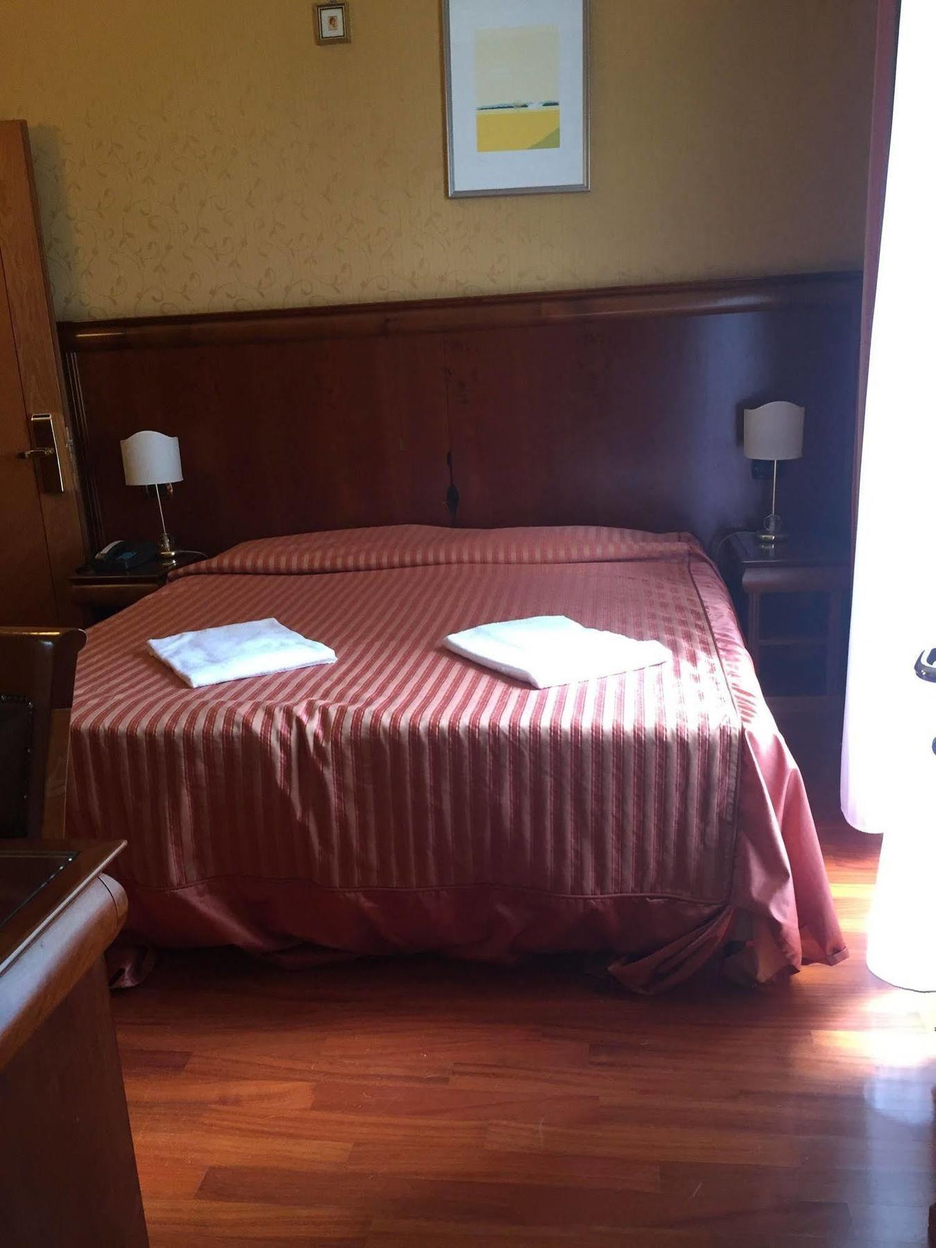 Hotel Divine Roma Esterno foto