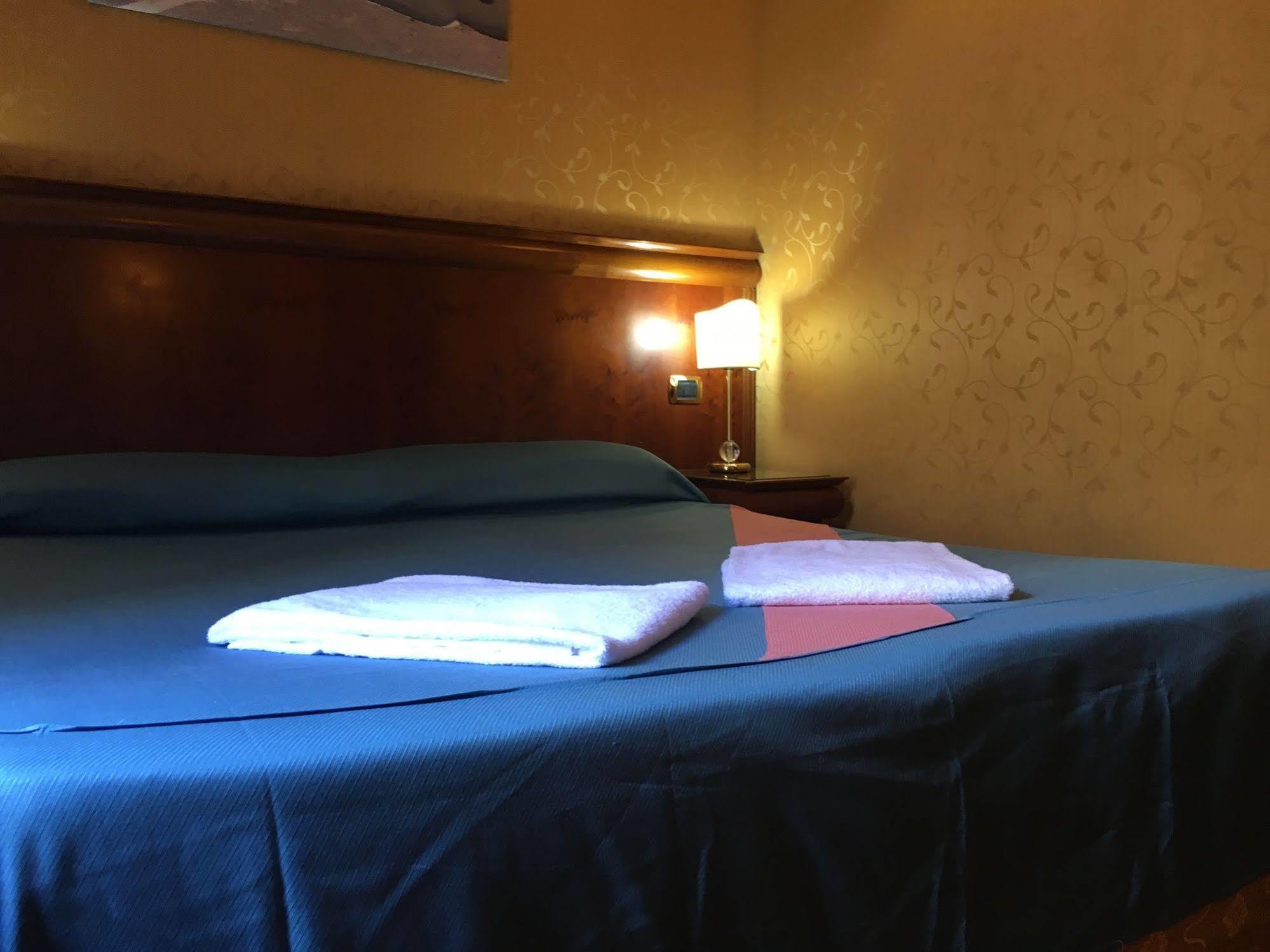 Hotel Divine Roma Esterno foto