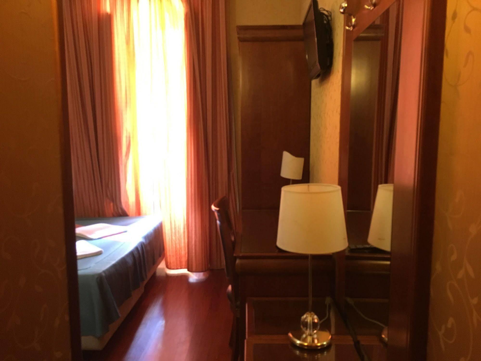 Hotel Divine Roma Esterno foto