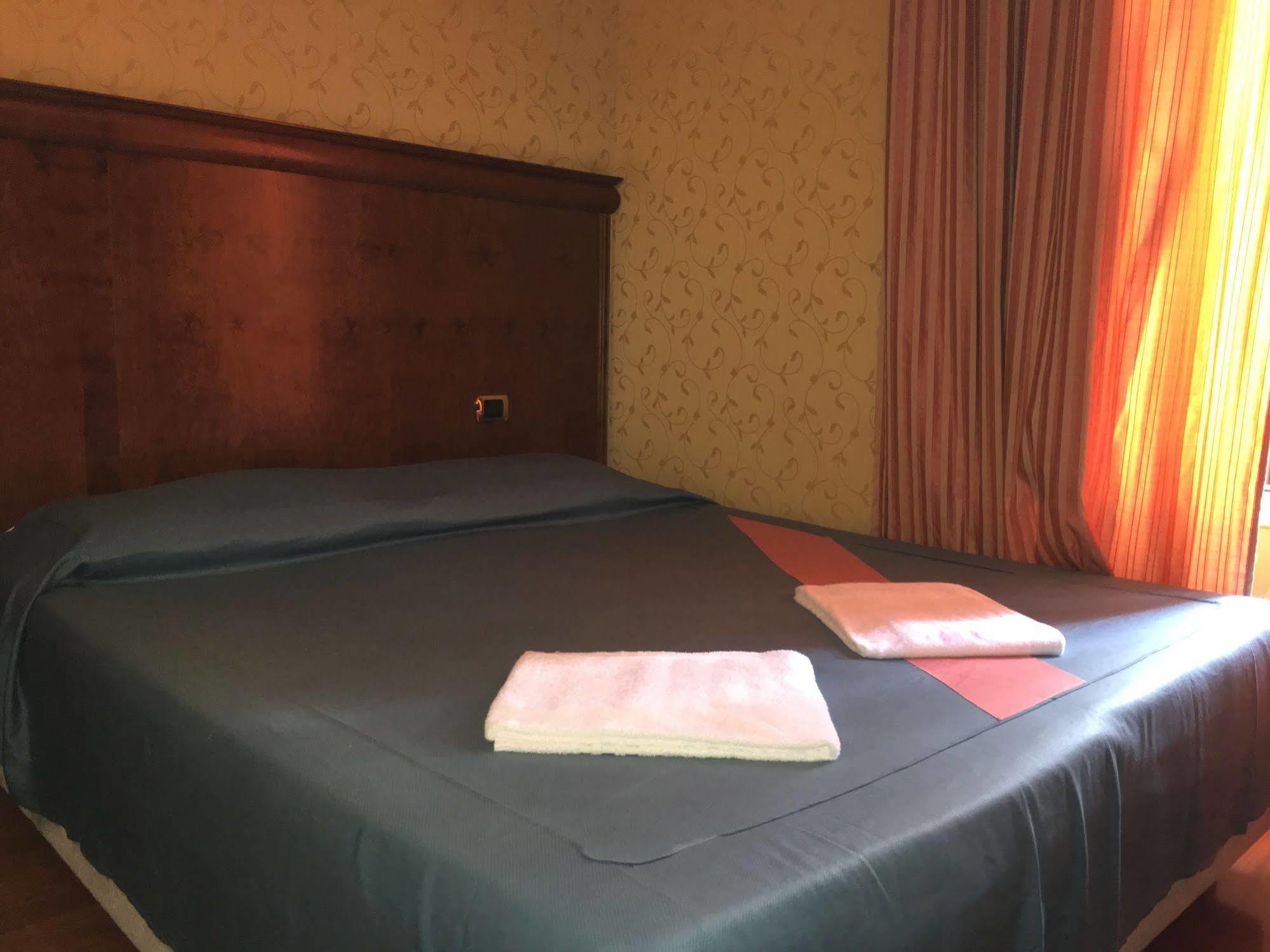 Hotel Divine Roma Esterno foto