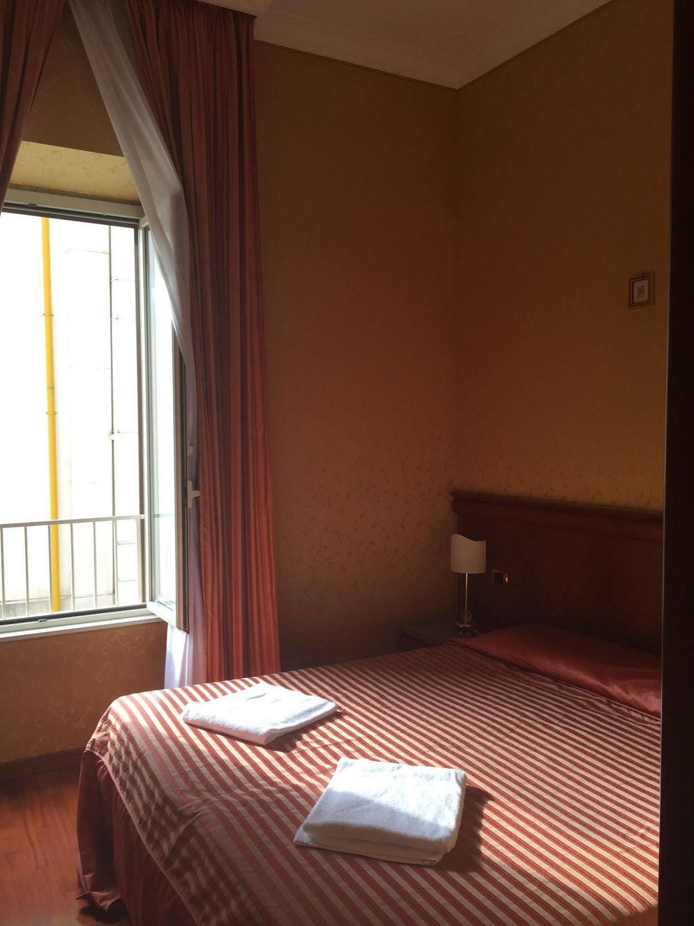 Hotel Divine Roma Esterno foto