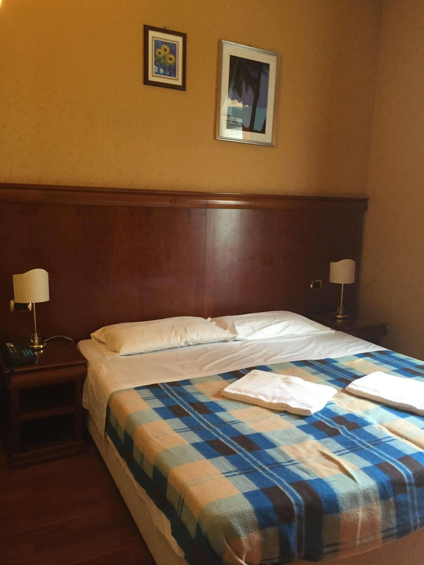 Hotel Divine Roma Esterno foto