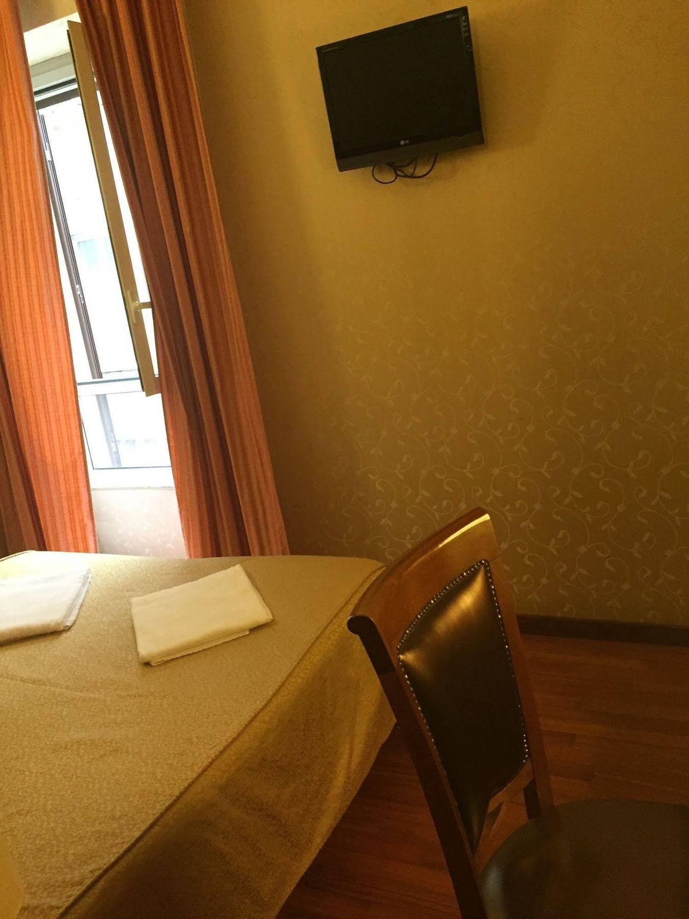 Hotel Divine Roma Esterno foto