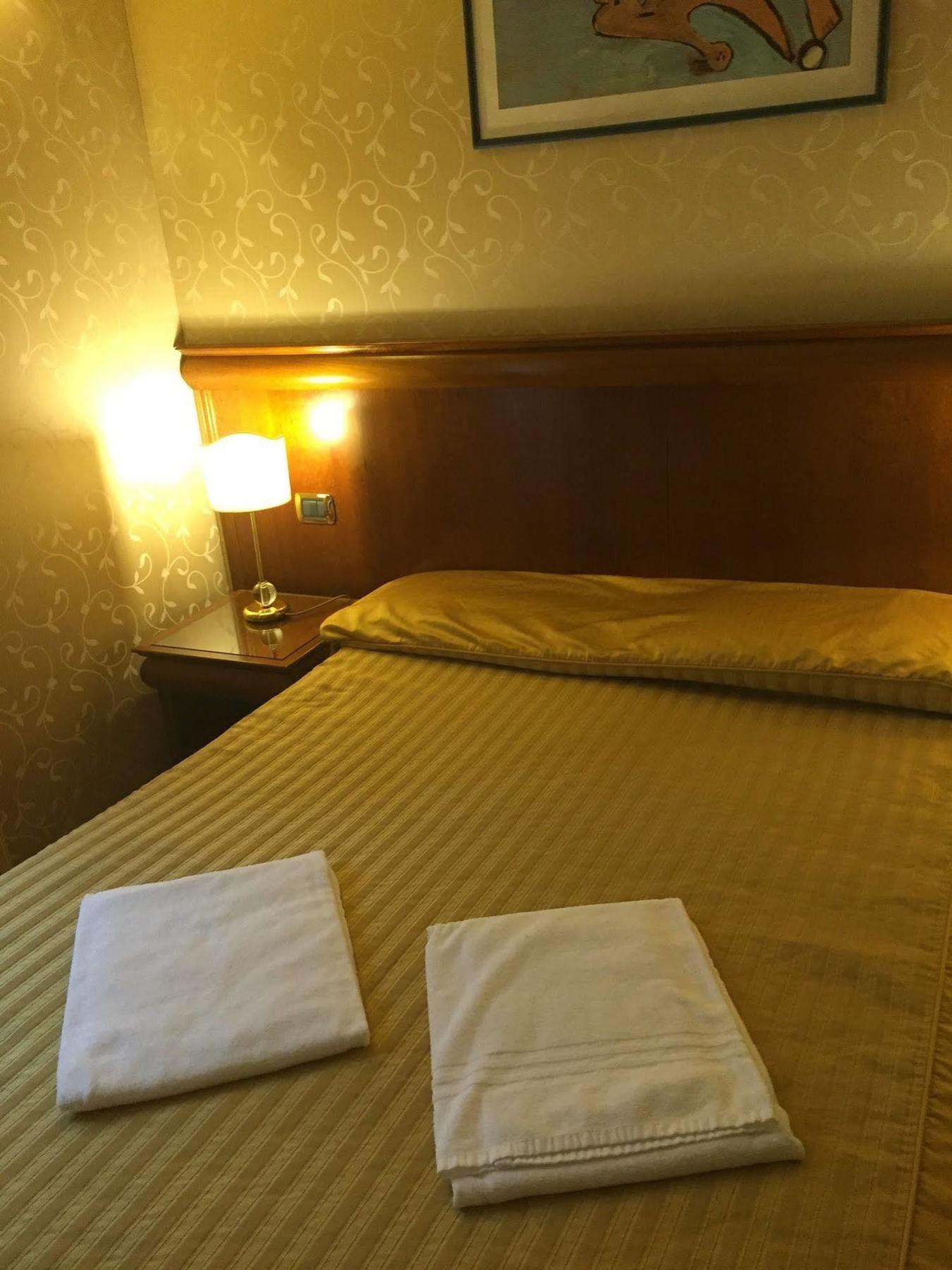 Hotel Divine Roma Esterno foto