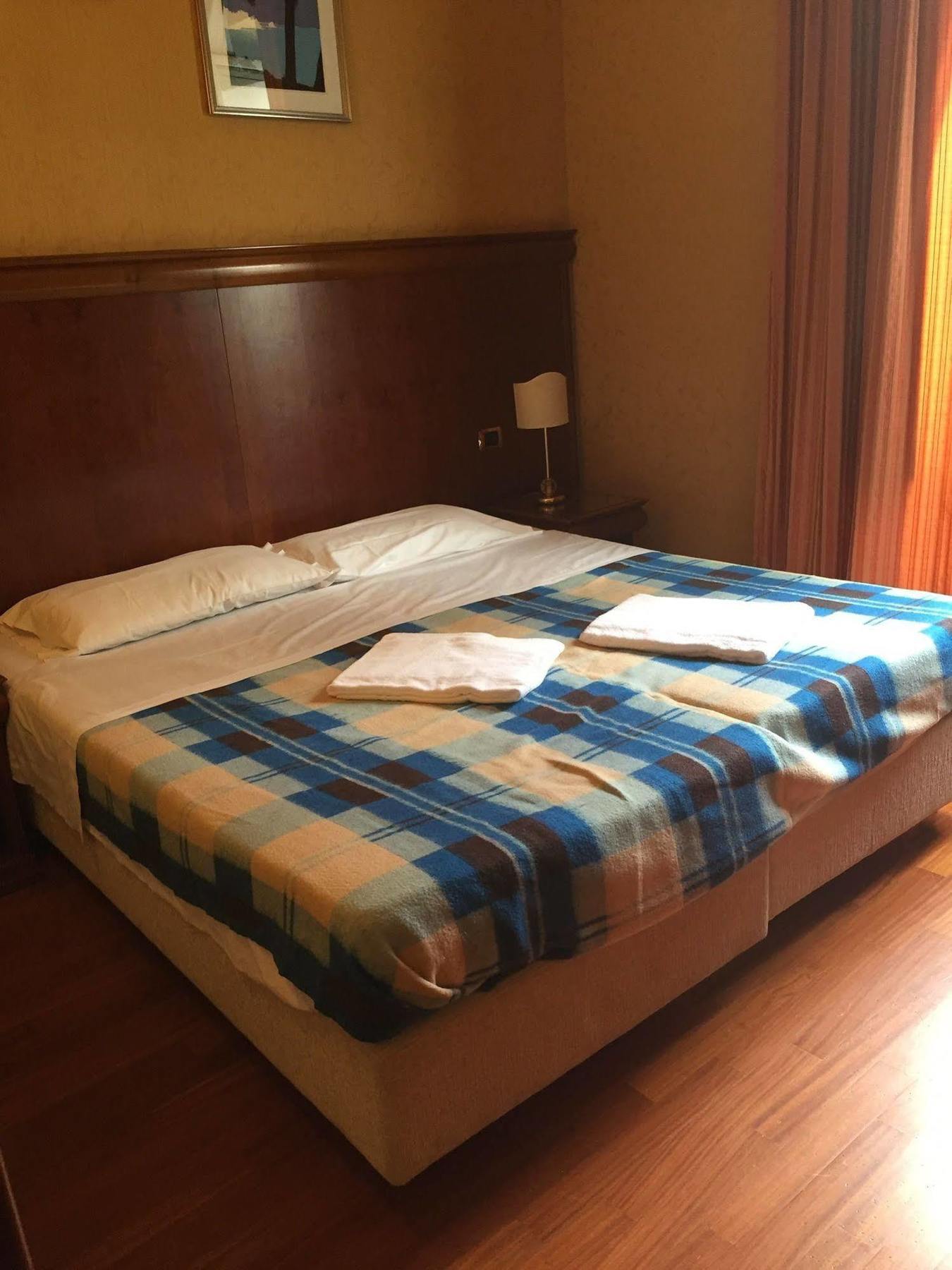 Hotel Divine Roma Esterno foto