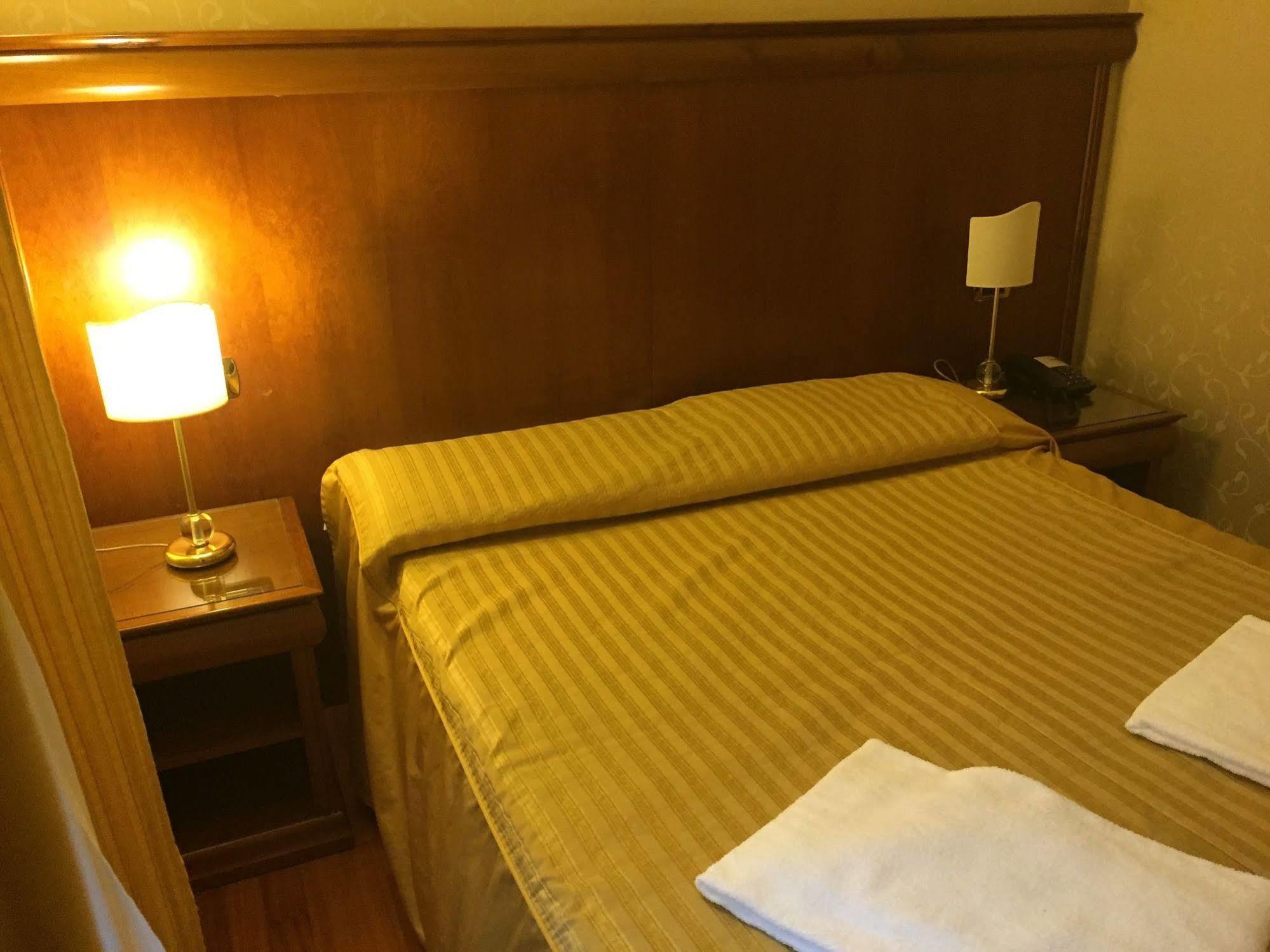 Hotel Divine Roma Esterno foto