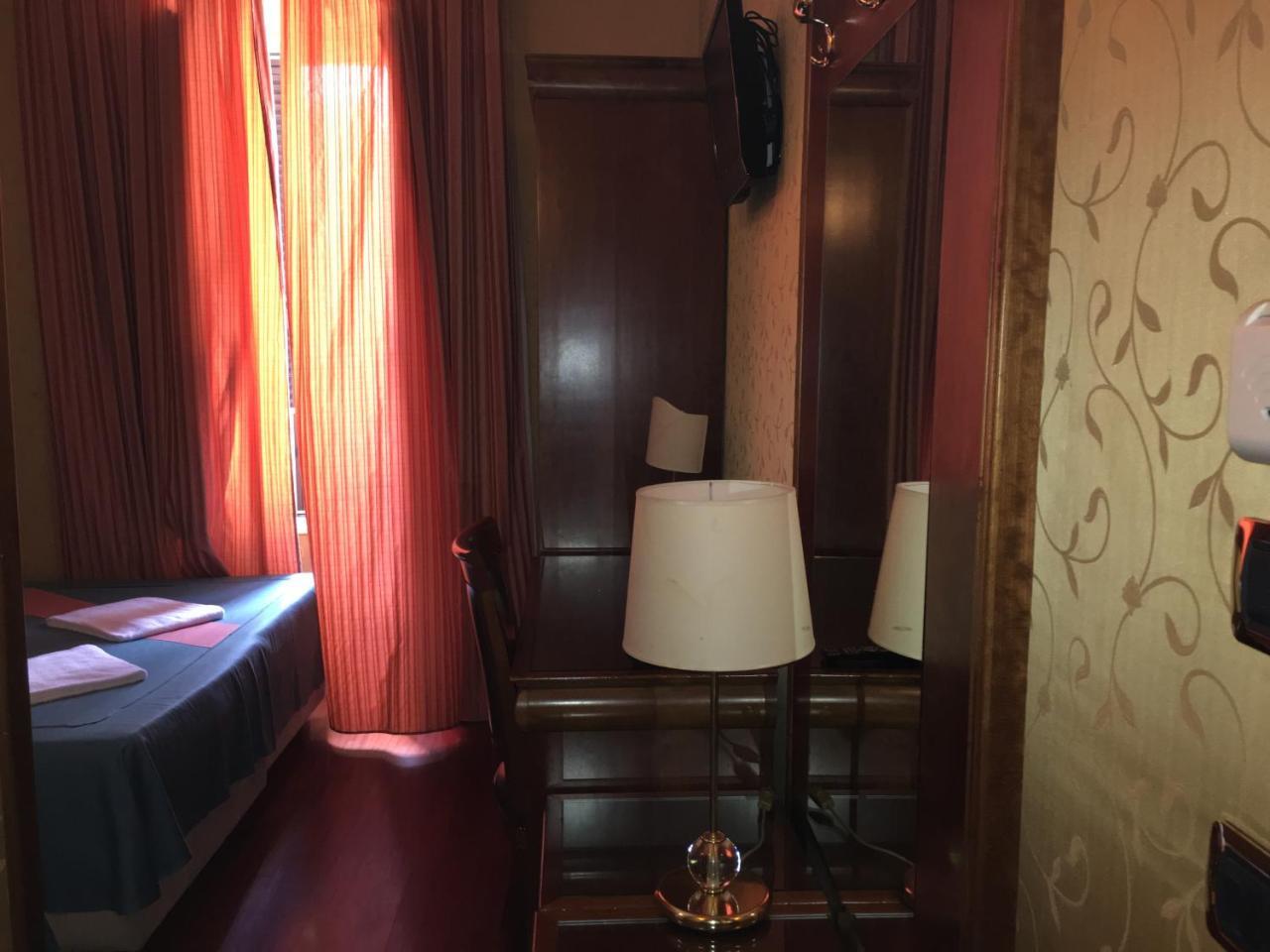 Hotel Divine Roma Esterno foto