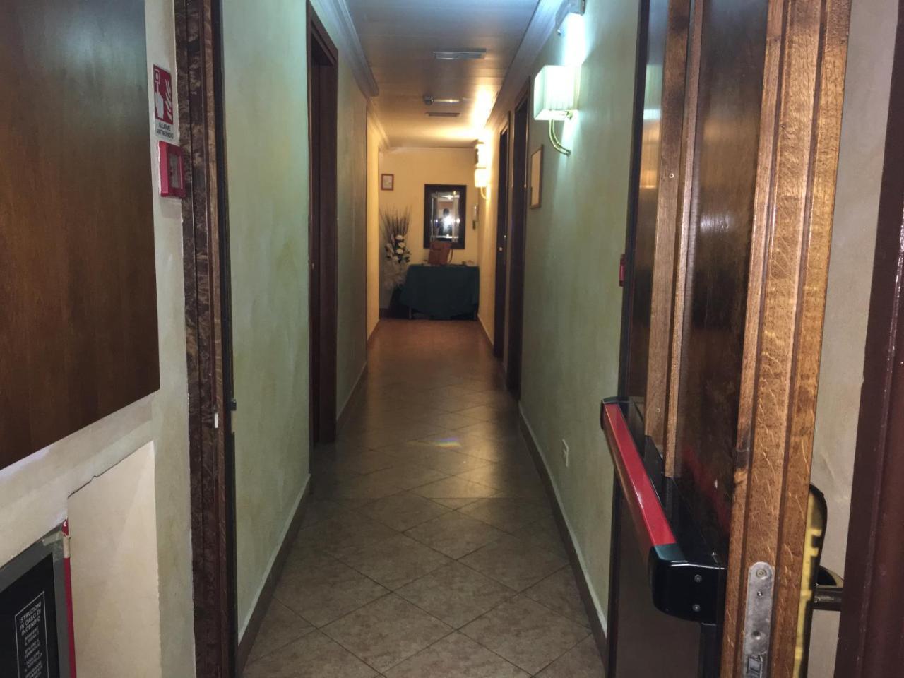 Hotel Divine Roma Esterno foto