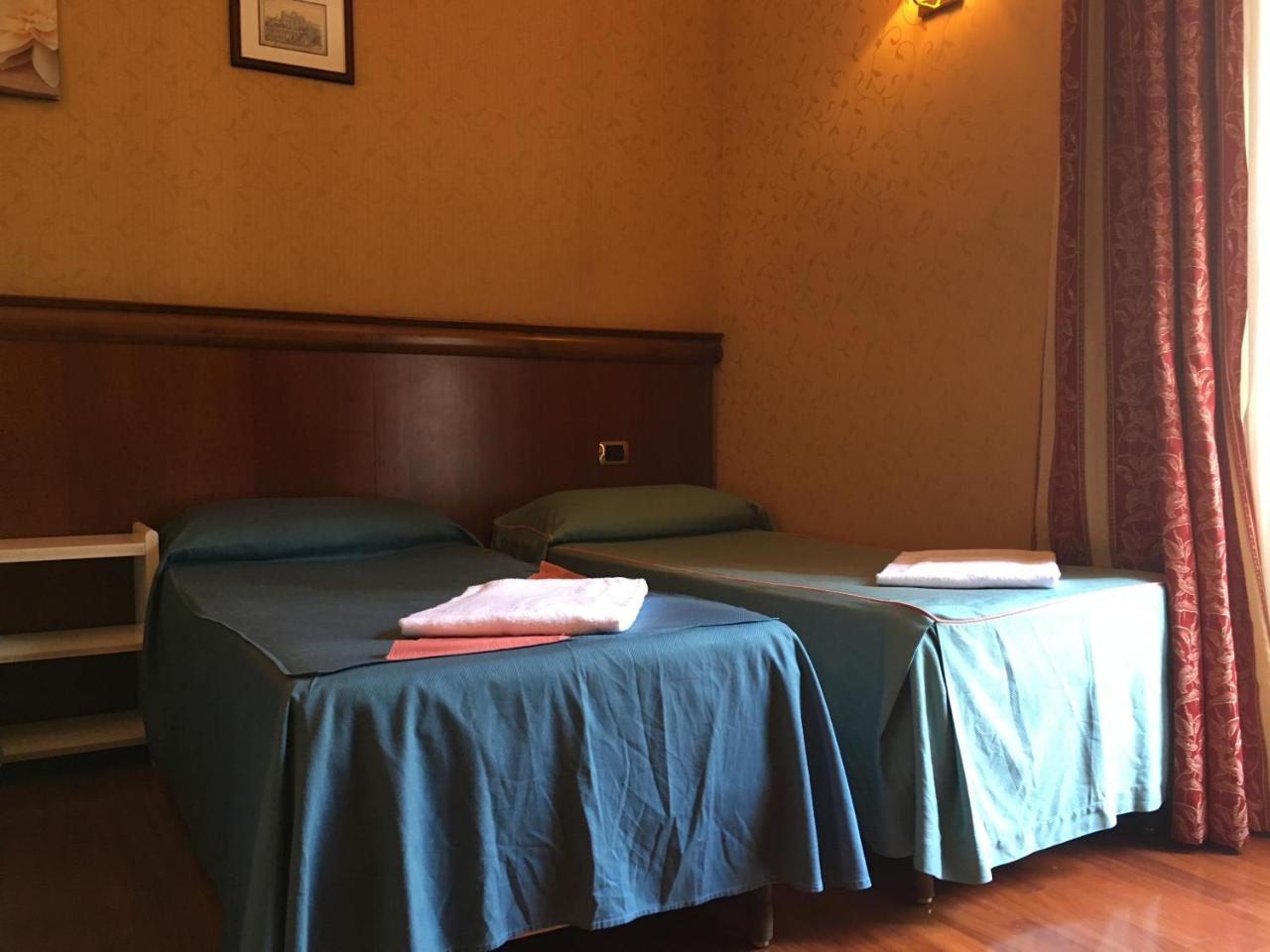 Hotel Divine Roma Esterno foto